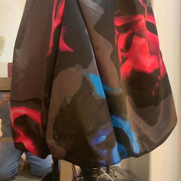 Vibrant dress by Express Design Studio. Sz.8
Pit to Pit 16”, Pit to hem 29” - Picture 3 of 6